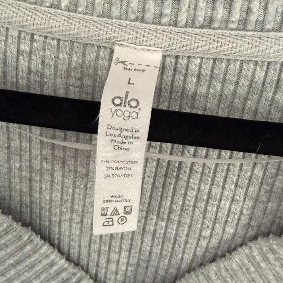 ALO Muse Gray V-Neck - Picture 2 of 3